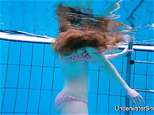 mind-blowing dame displays fantastic body underwater