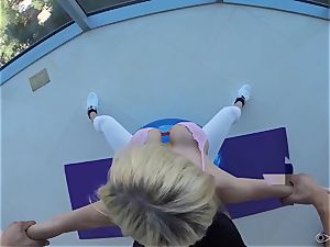 blondie stunner Kayla Kayden interrupted from yoga to plumb