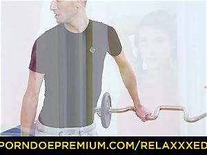RELAXXXED - Naomi Bennet rides trainers giant spear