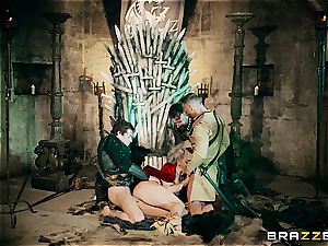 pulverizing the goddess on of the iron throne one last time