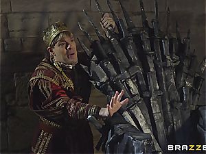 Daenerys Targaryen gets plumbed by Jon Snow on the iron Throne